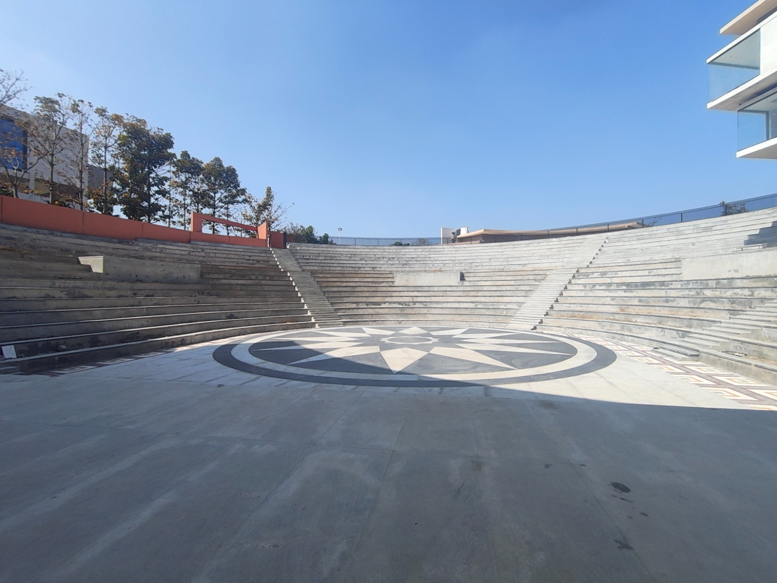 Seminar & Auditorium — open-air gallery
